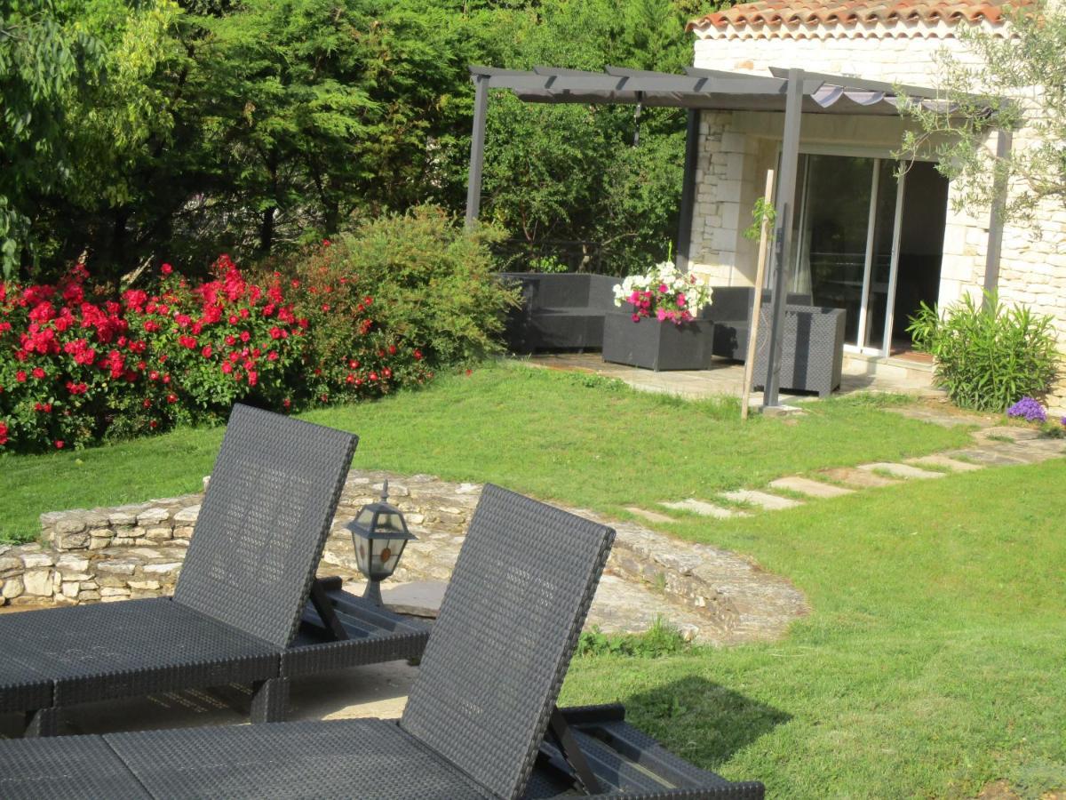 Gite Du Jardin Des Espuys Venasque Εξωτερικό φωτογραφία
